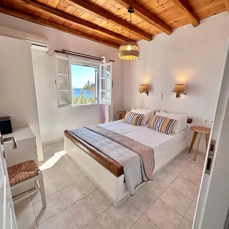 Galazio Seaside Apartment Livadakia